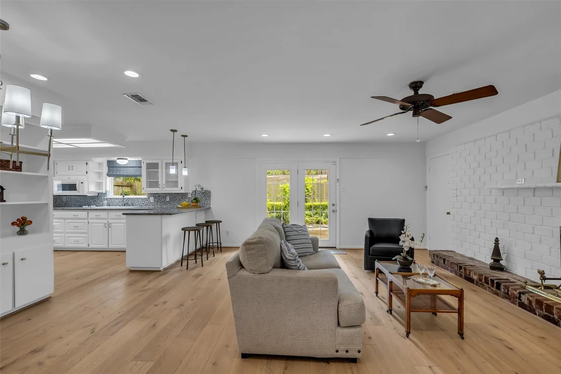 Photo of 10127 Hazelhurst Drive