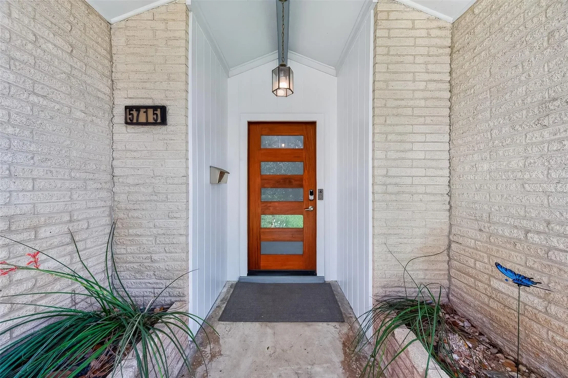 Photo of 5715 Claridge Drive