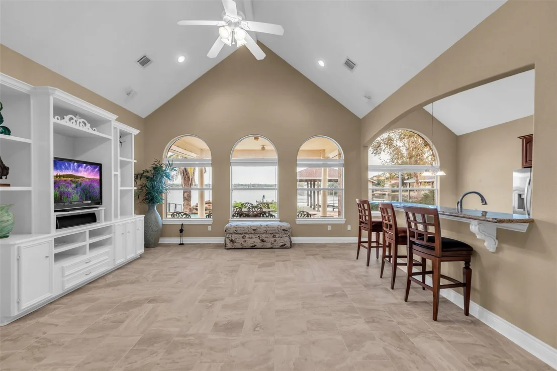 Photo of 14030 Shoreline Drive