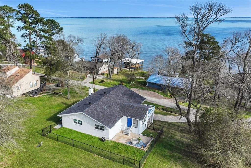 Photo of 255 Edgewater Way