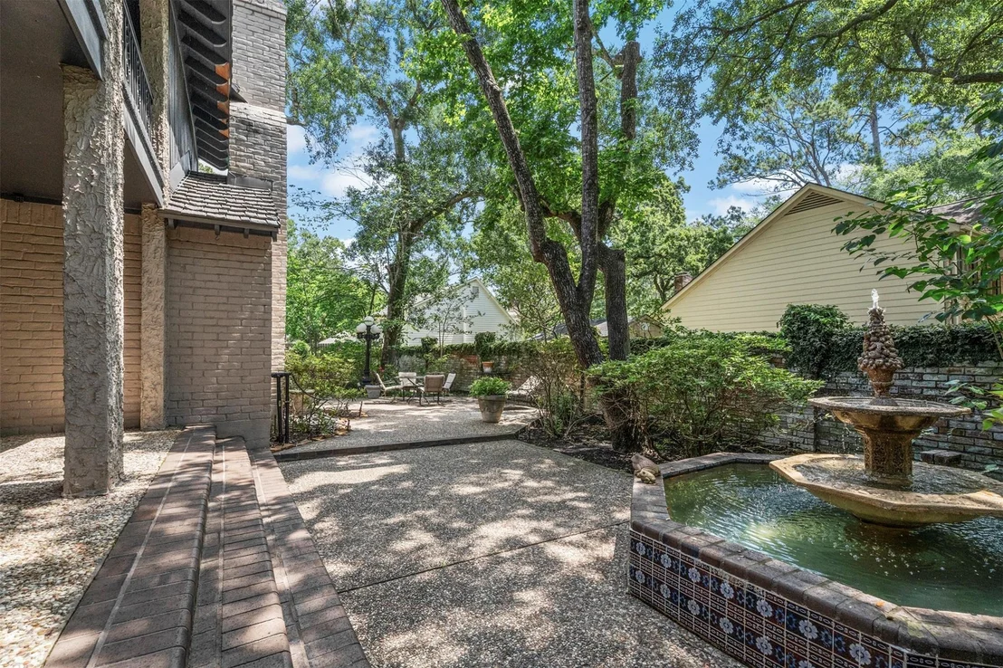Photo of 6106 Larkmount Drive