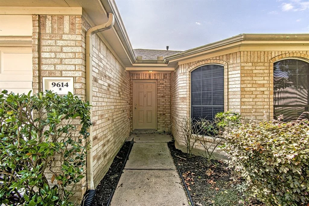 Photo of 9614 Summer Laurel Lane