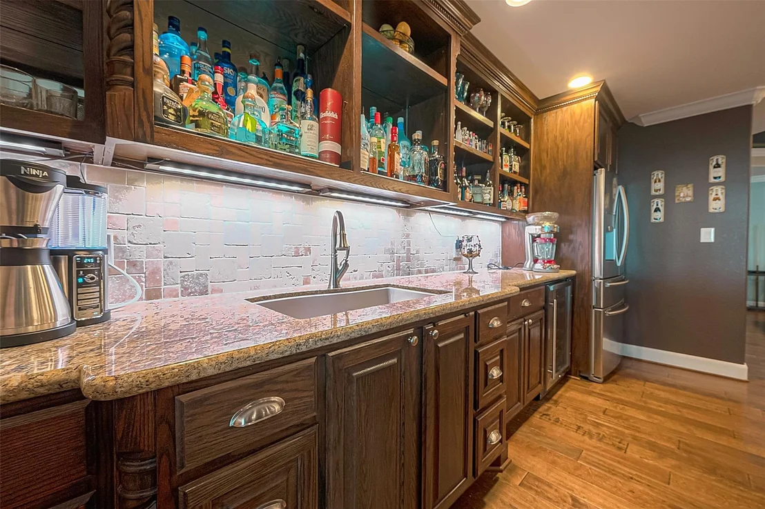 Photo of 792 W Bayshore Drive