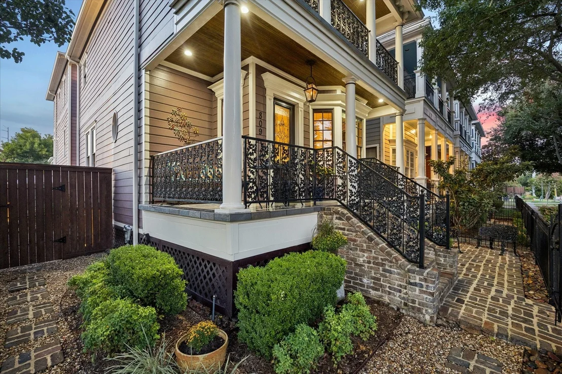 Photo of 809 W 9th Street
