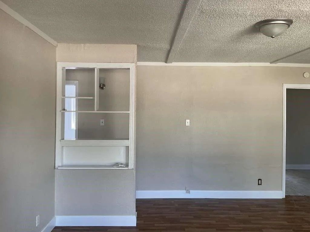 Photo of 815 W 12th Street