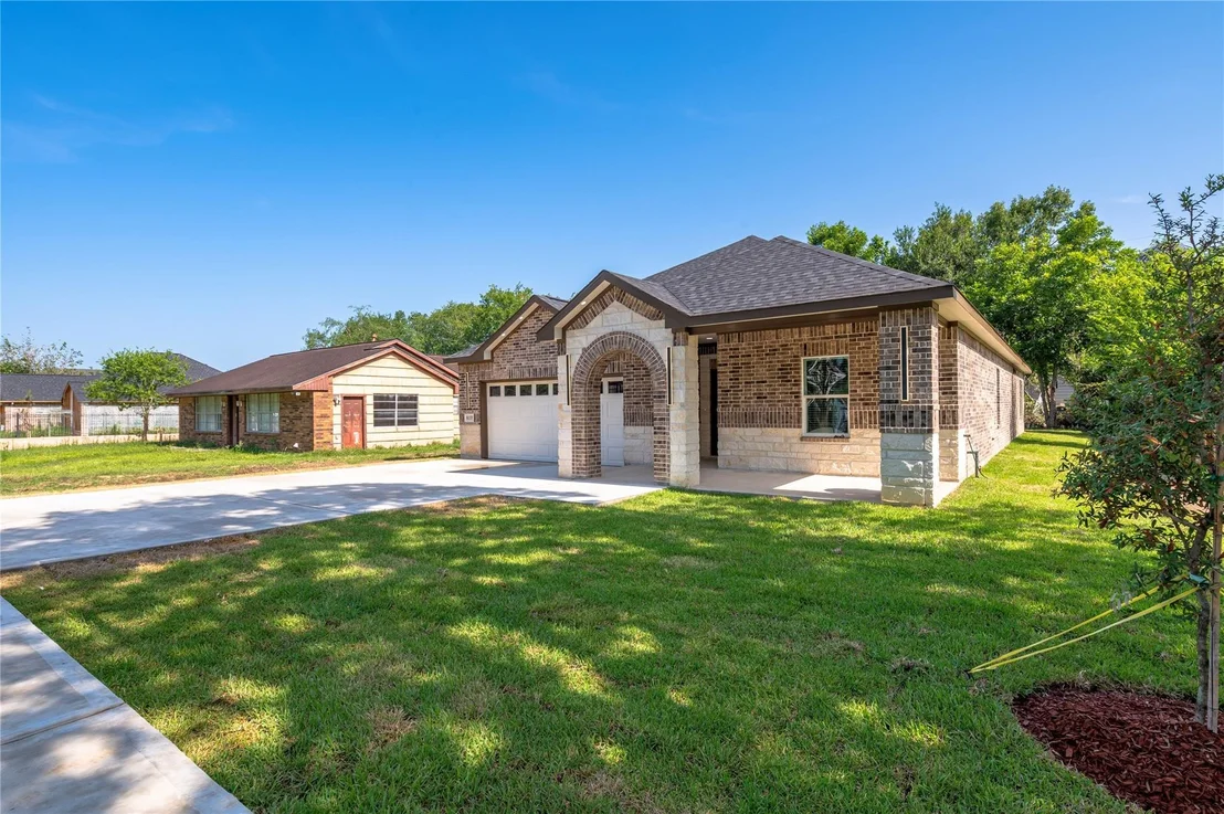 Photo of 8133 Wetherby Lane