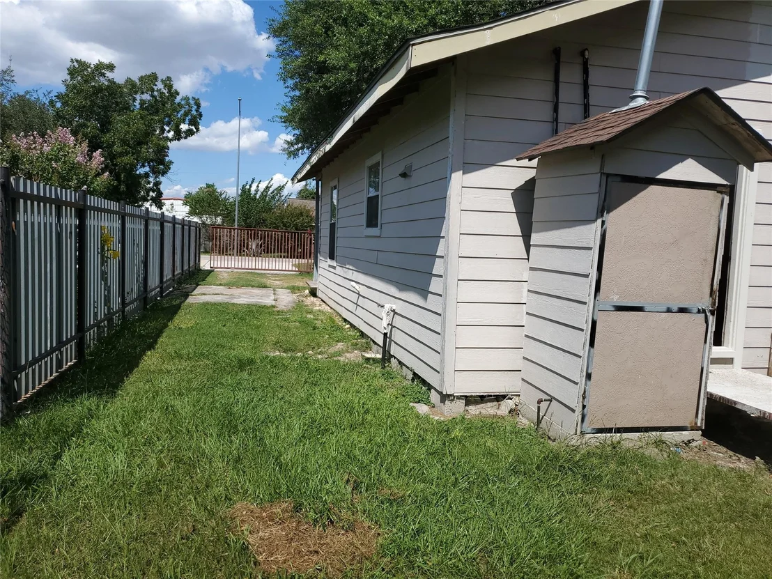 Photo of 9831 Bamboo Road