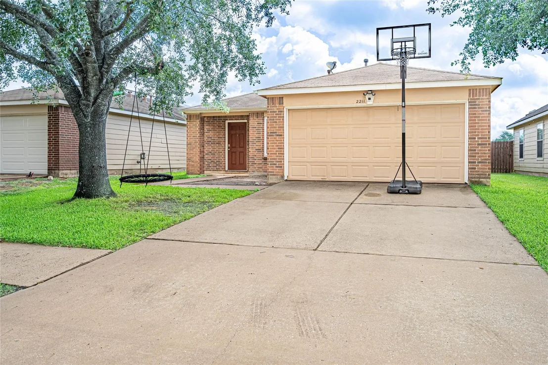 Photo of 2211 Pine Croft Drive