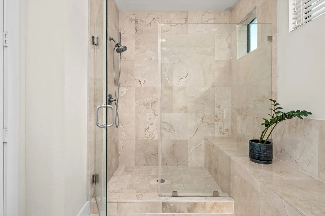 Photo of Unit E at 2609 Riverside Drive