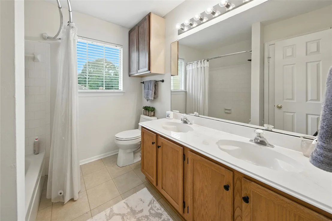 Photo of 115 Regency Way