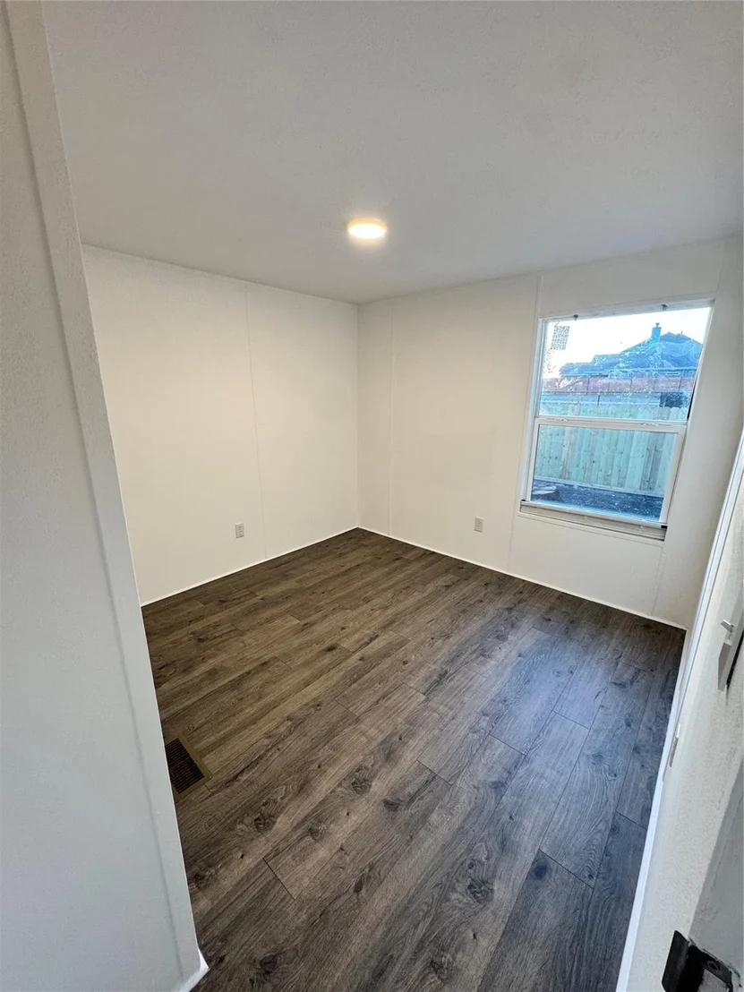 Photo of 409 W Harris Avenue