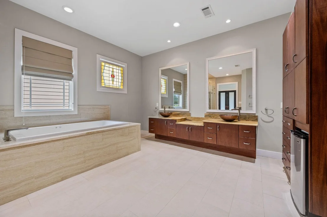 Photo of 2120 White Oak Drive