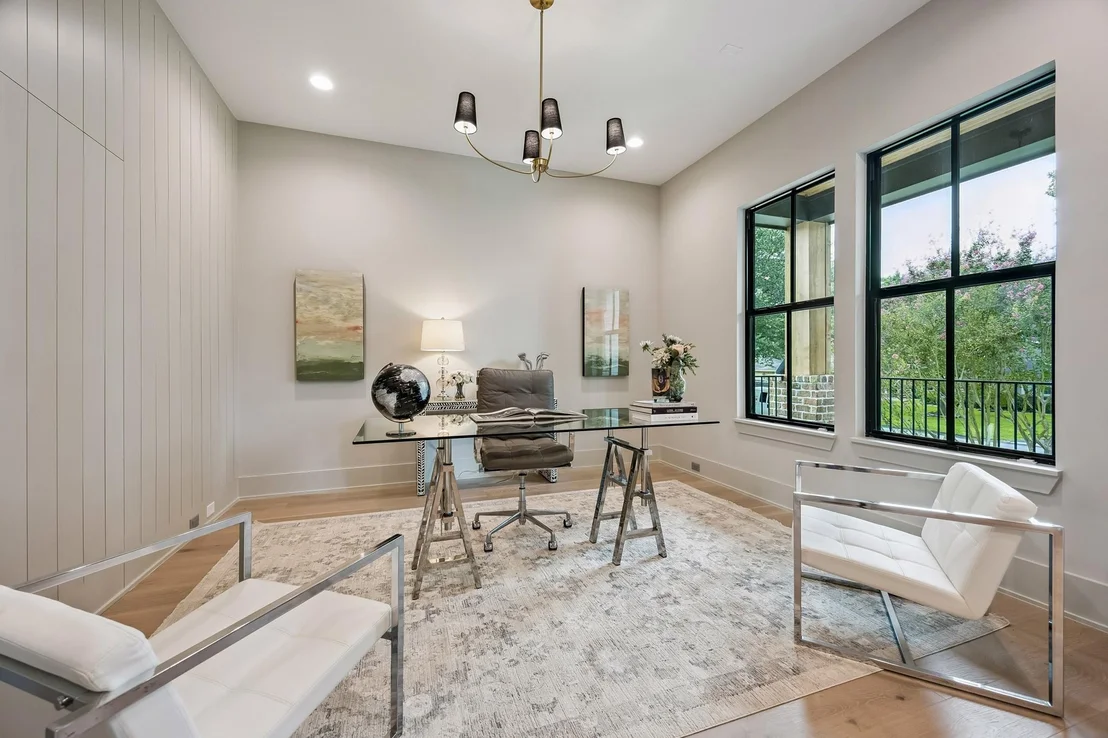 Photo of 2214 Chantilly Lane