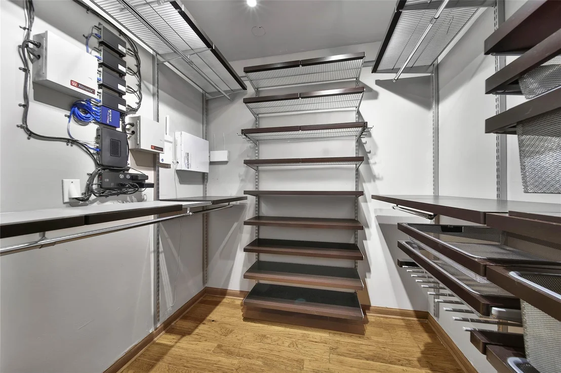 Photo of 1147 Thornton Road