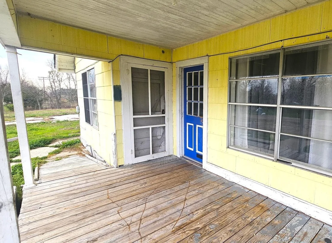 Photo of 302 Southern Oaks Drive