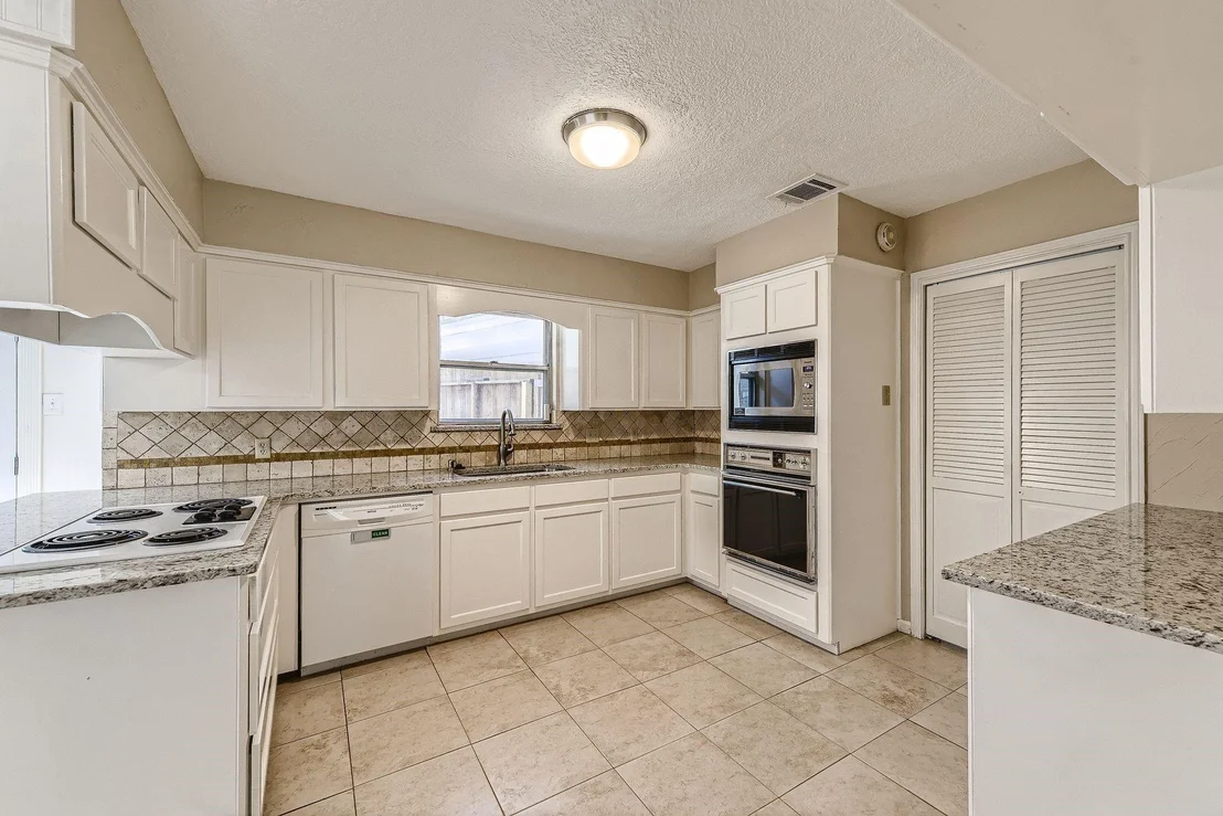 Photo of 19527 Enchanted Oaks Drive