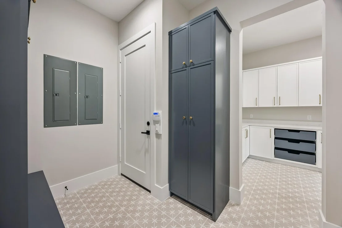 Photo of 2214 Chantilly Lane