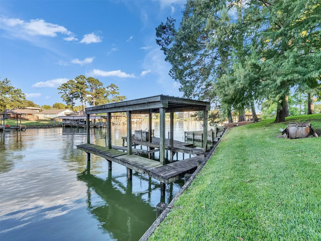 Photo of 185 Lake Drive