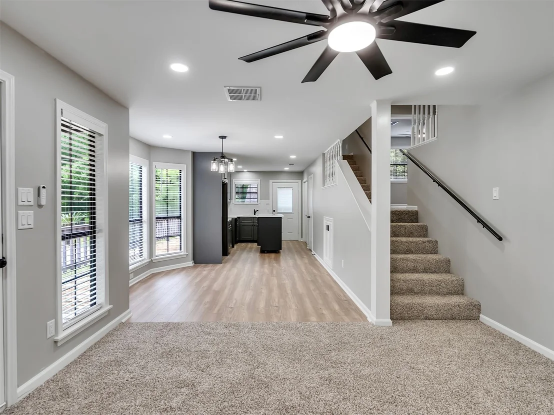 Photo of 351 White Oak Drive