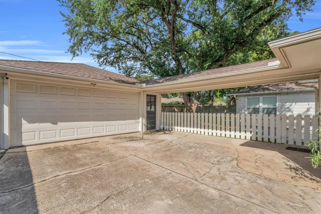 Photo of 11418 Valley Stream Drive