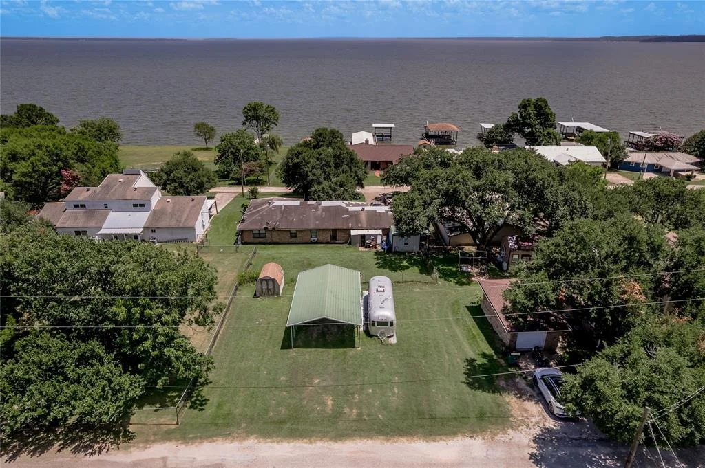 Photo of 100 W Lakeview Drive