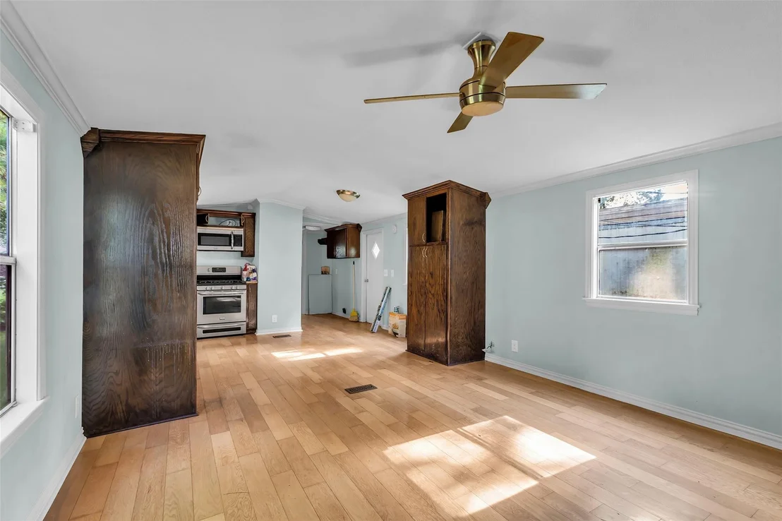 Photo of 8598 Waywood