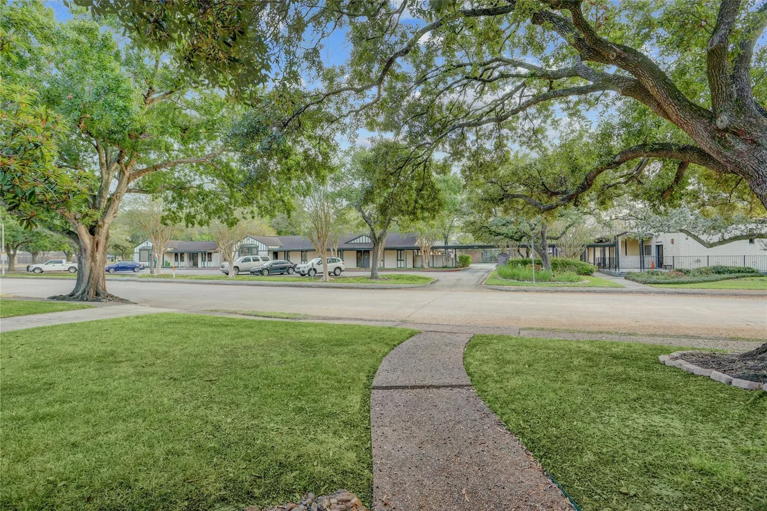 Photo of 5918 Wigton Drive