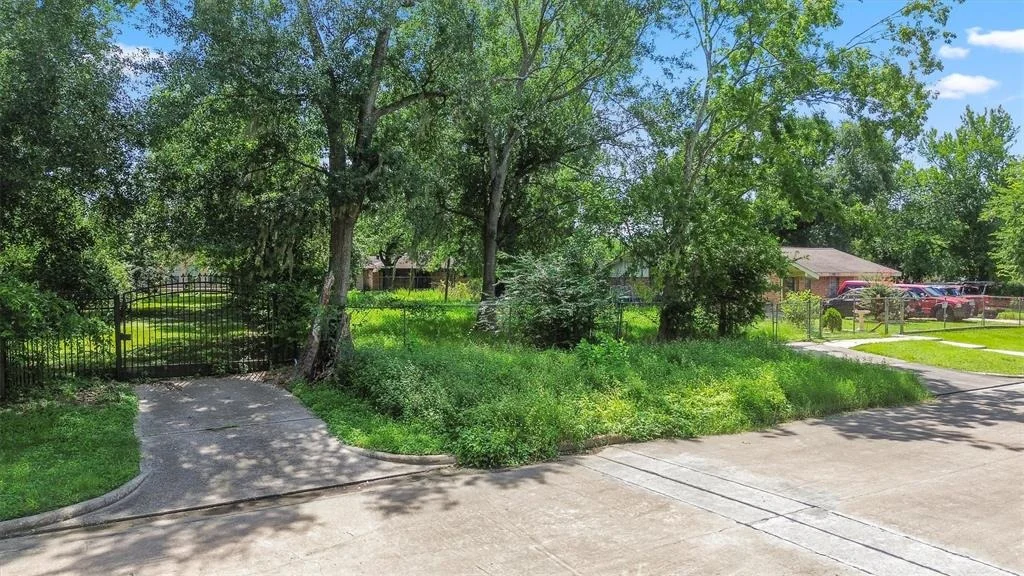 Photo of 6514 Bayou View Drive