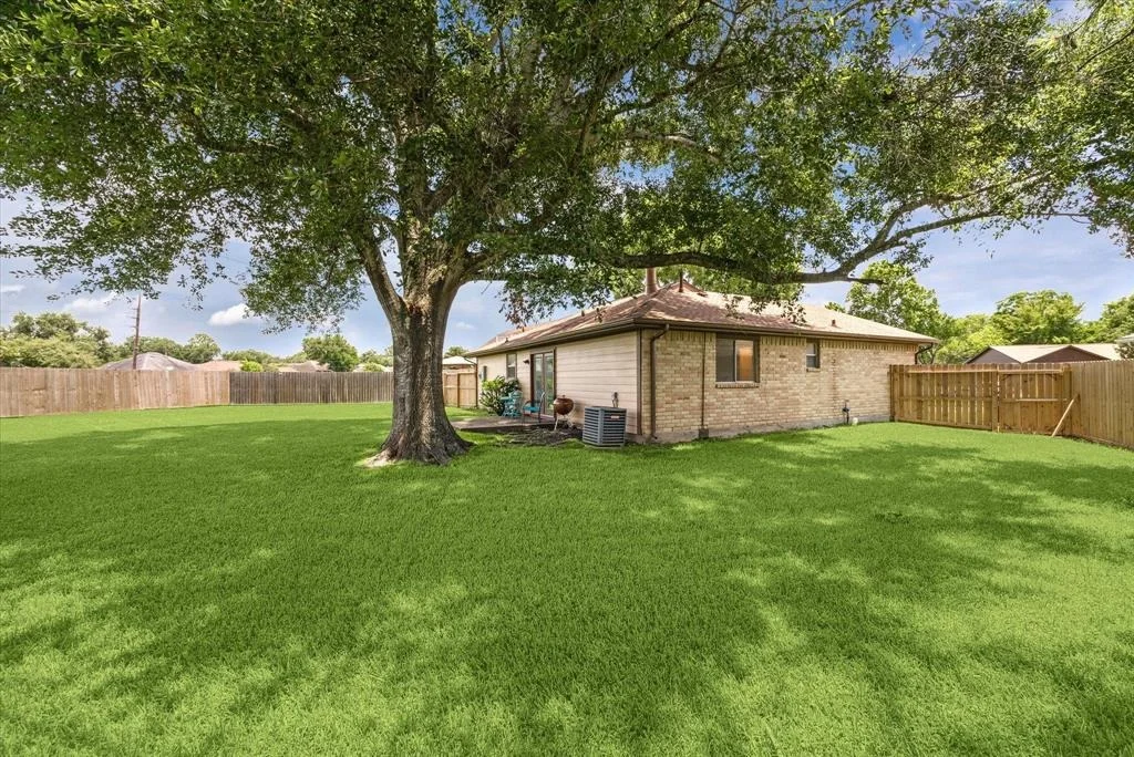 Photo of 1006 W Brompton Drive