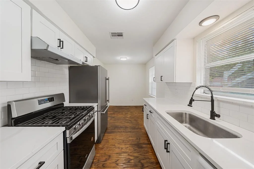 Photo of 15027 Bathurst Drive