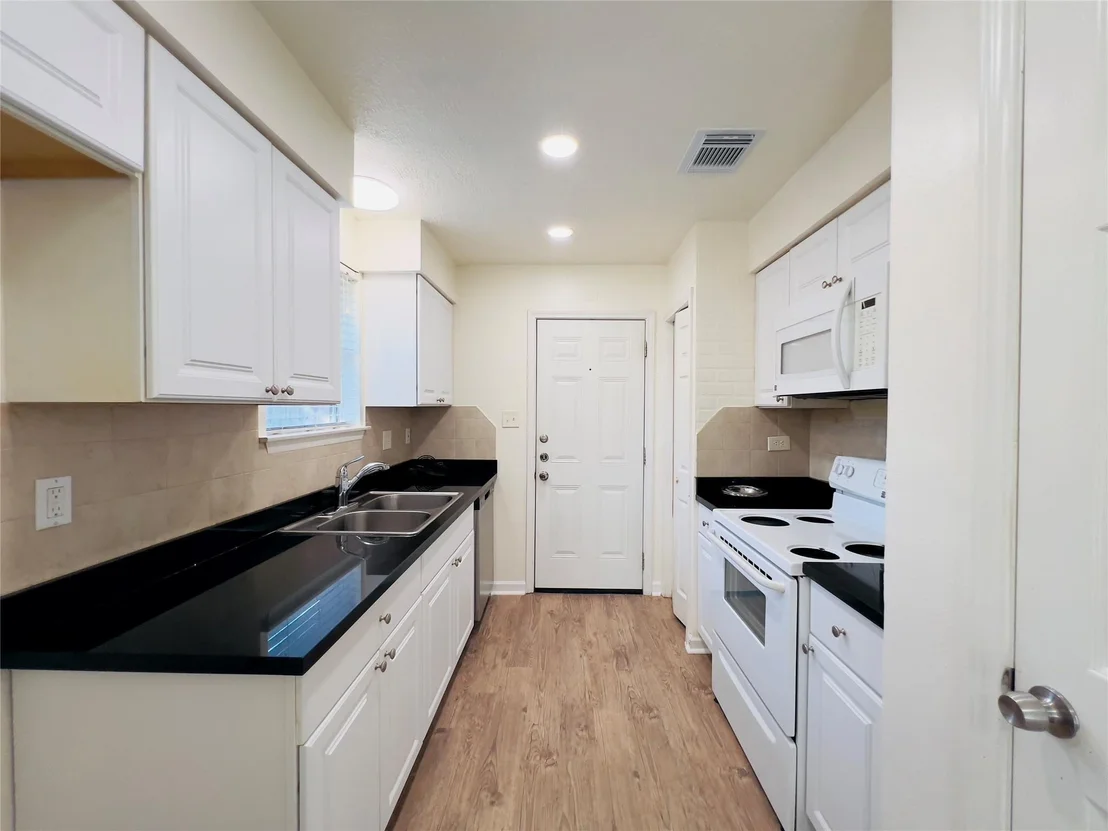 Photo of 17014 Forest Bend Avenue