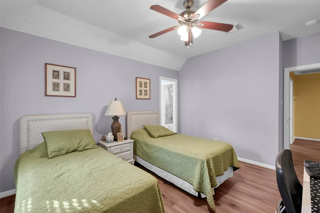 Photo of 143 S Goldenvine Circle