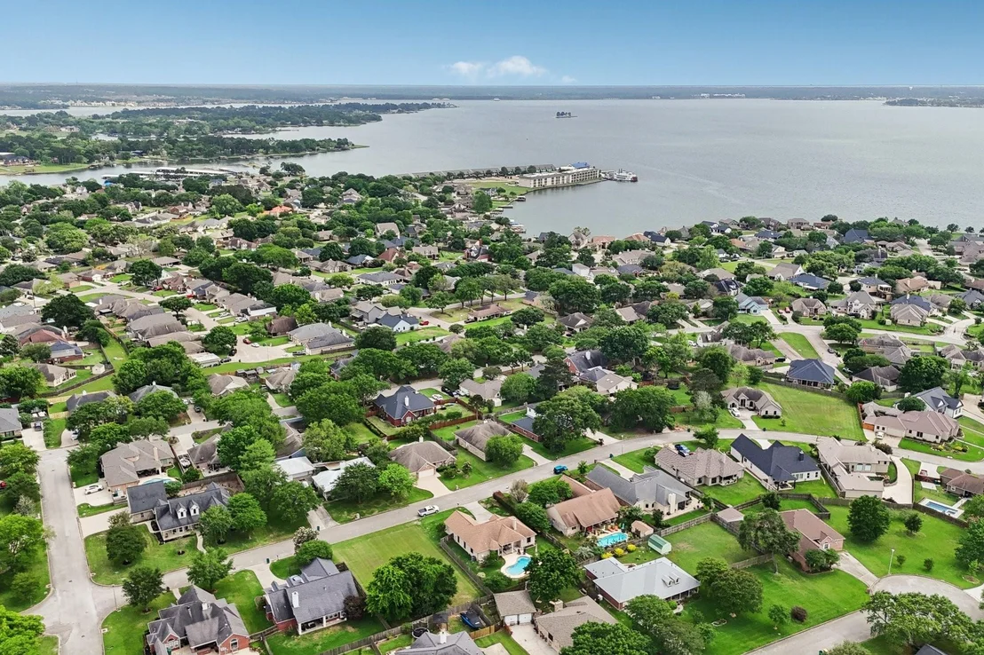Photo of 7187 Edgewater Drive