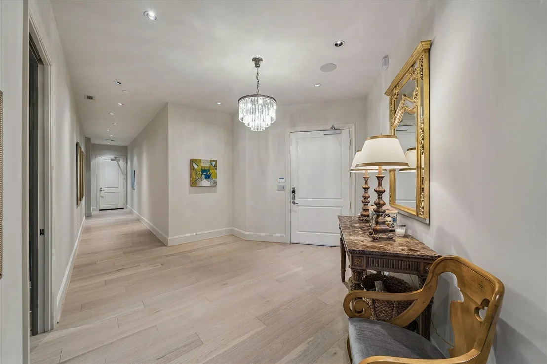 Photo of Unit 2202 at 1409 Post Oak Boulevard