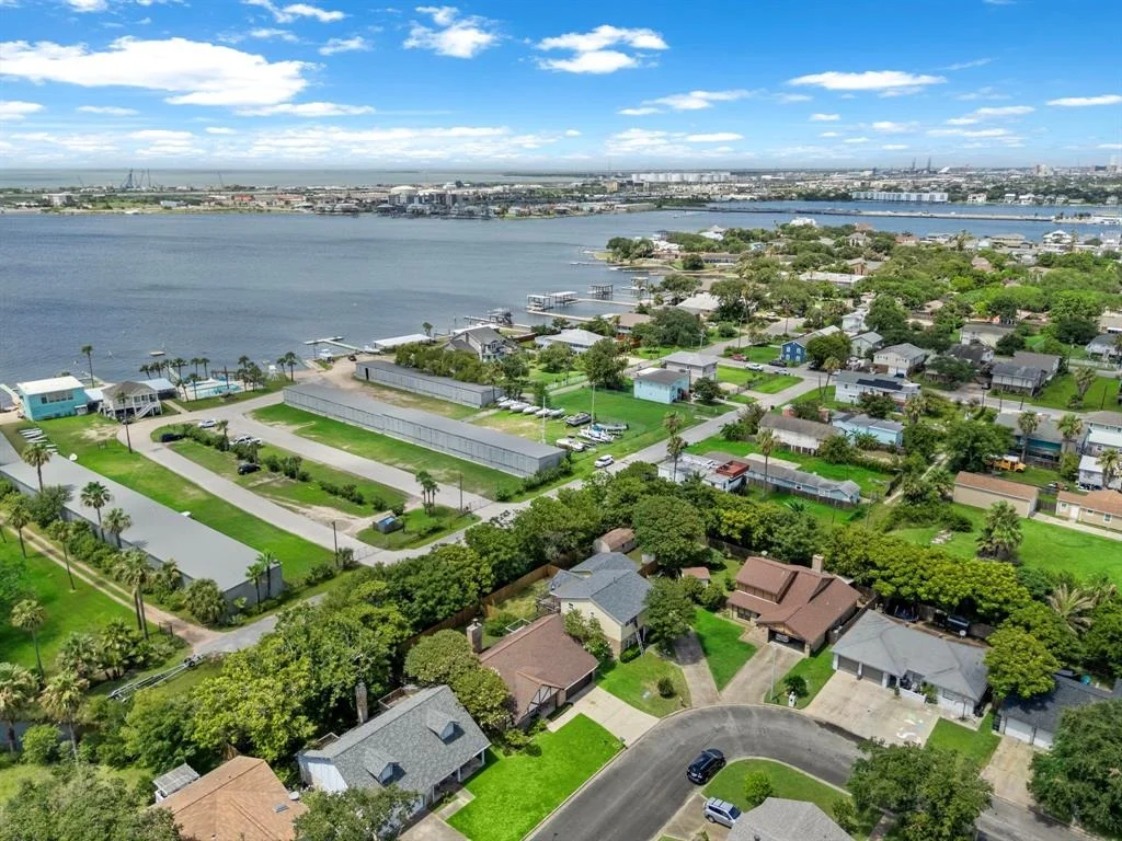 Photo of 6 Back Bay Circle