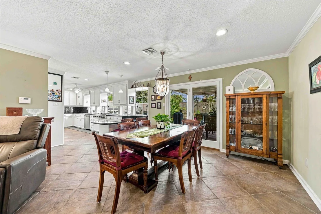 Photo of 6002 Saxon Drive