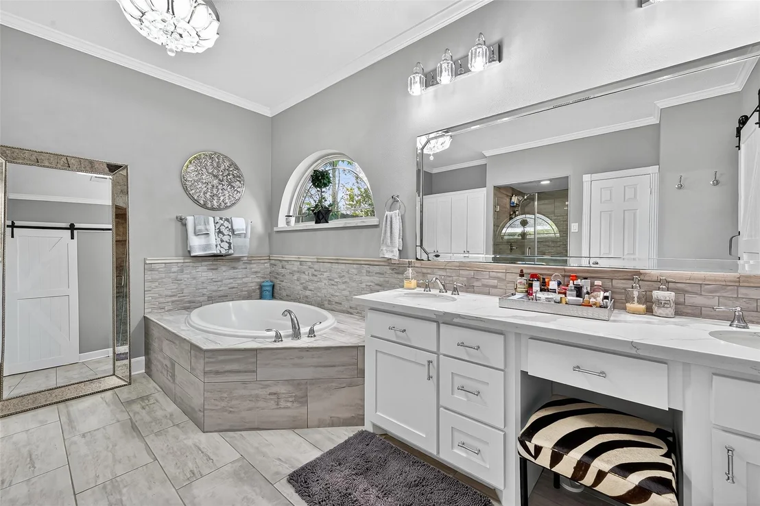 Photo of 5911 Springton Lane