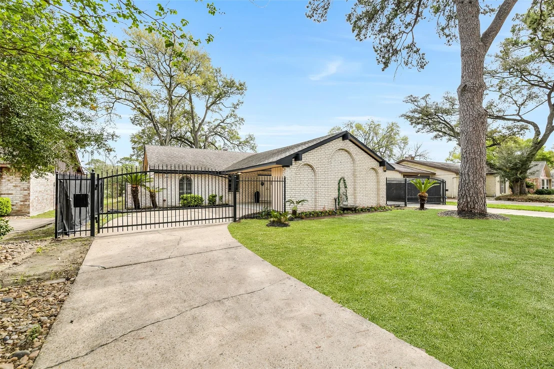 Photo of 7522 Deep Forest Drive
