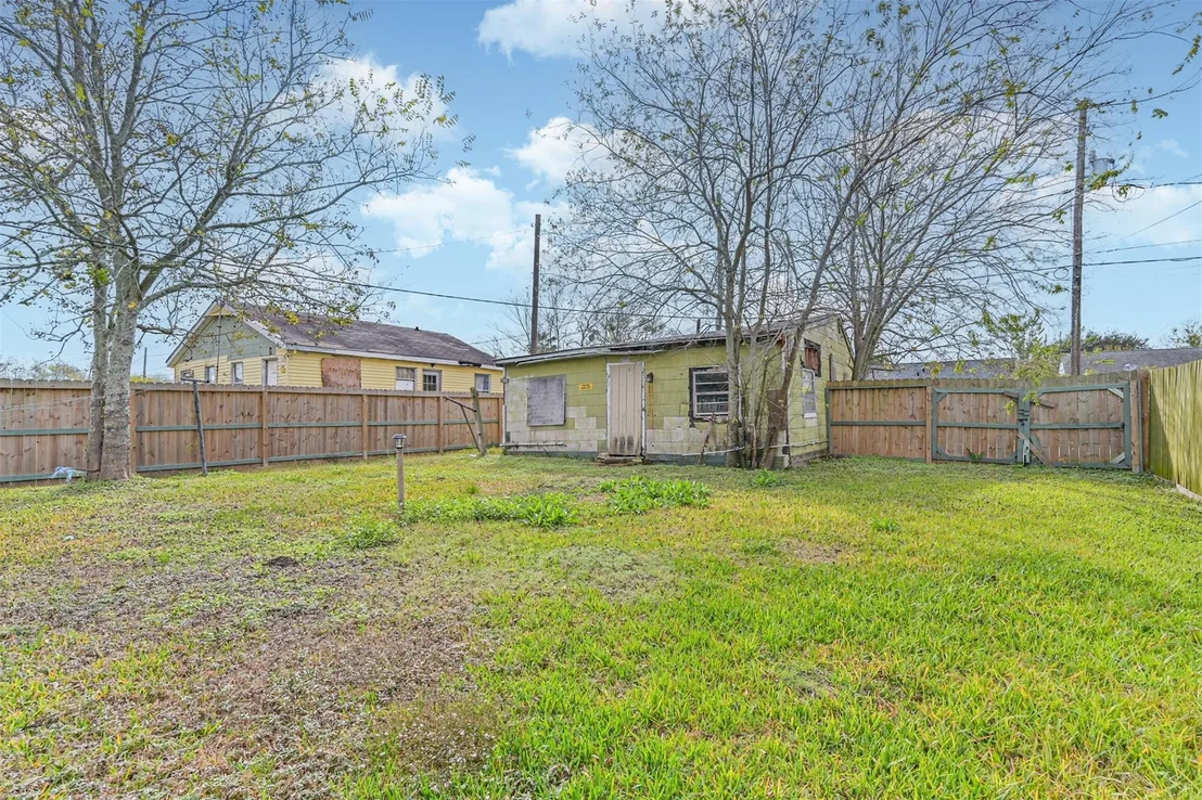 Photo of 707 W 5th Street