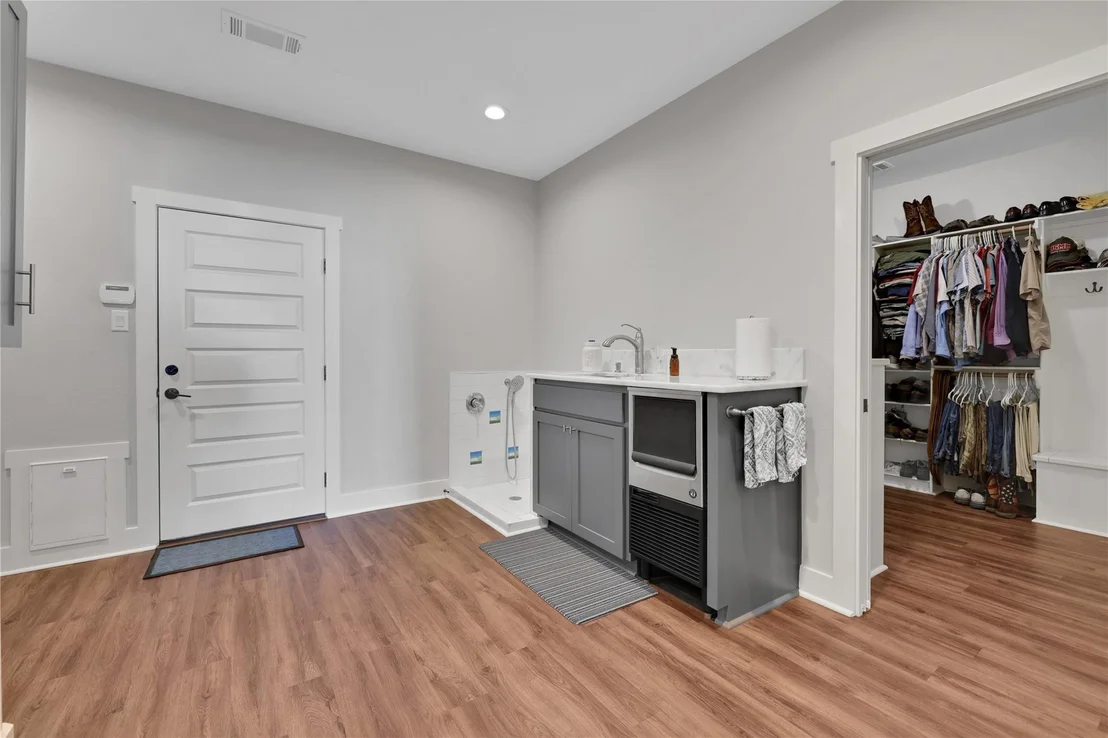 Photo of 230 Legacy Boulevard