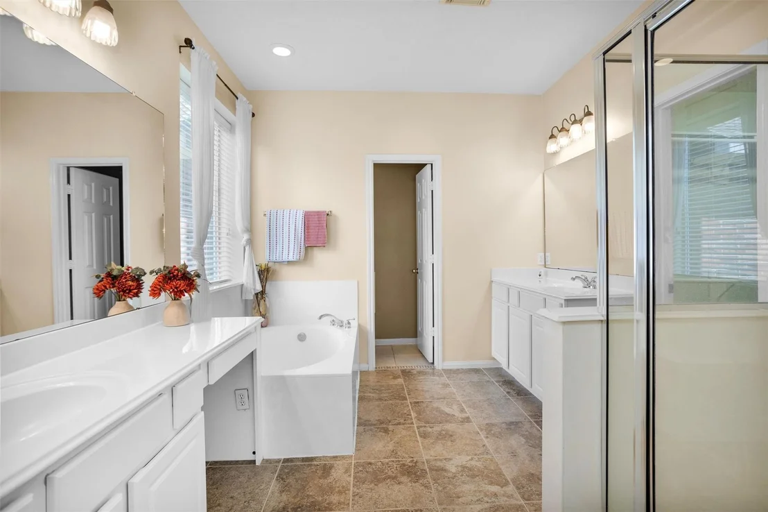 Photo of 6 W Whistlers Bend Circle