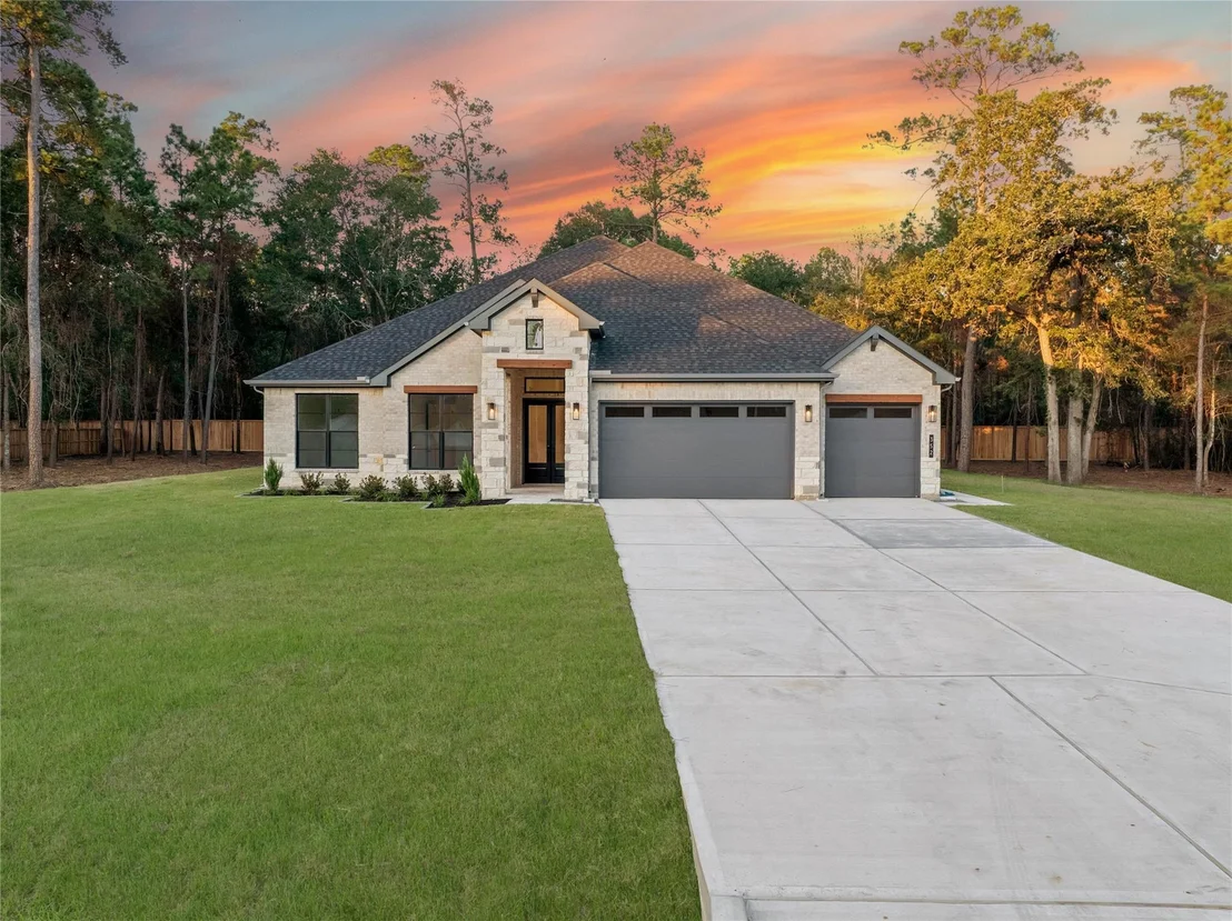 Photo of 352 Louvenia Court