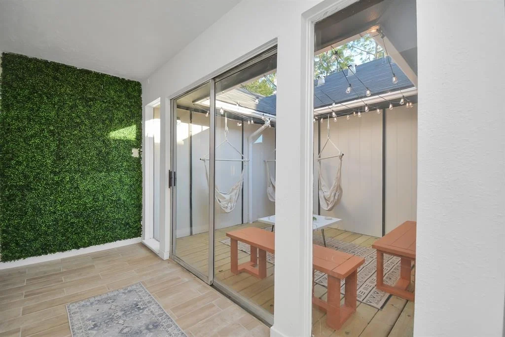 Photo of 9603 Sharpview Drive