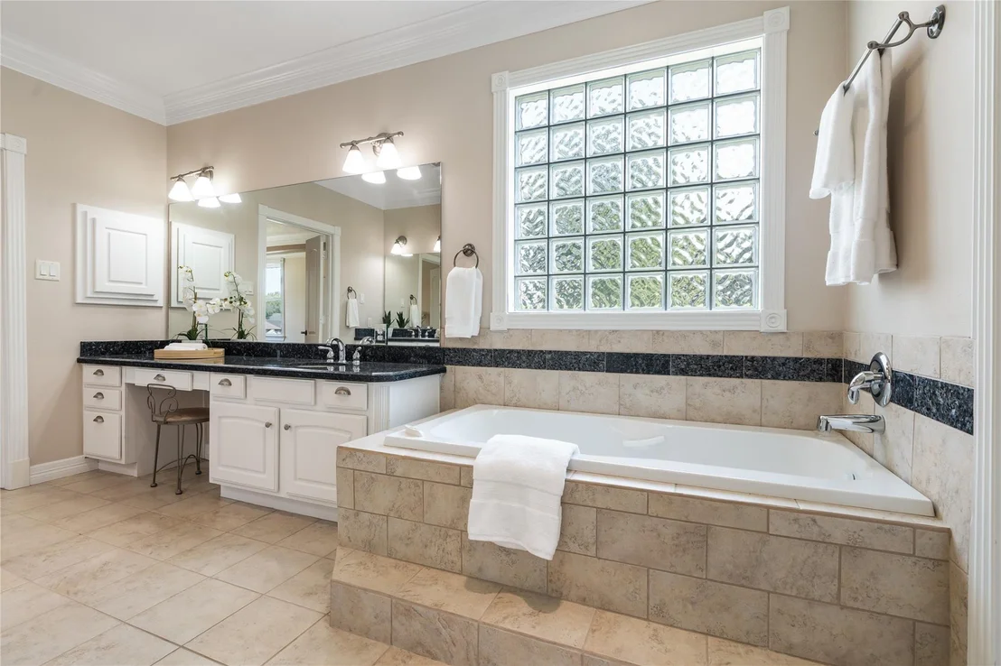 Photo of 5442 Lakeshore Drive
