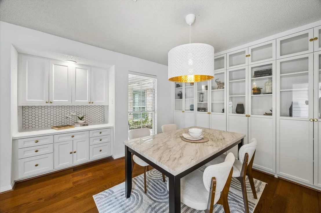 Photo of 20 Edgewood Forest Court
