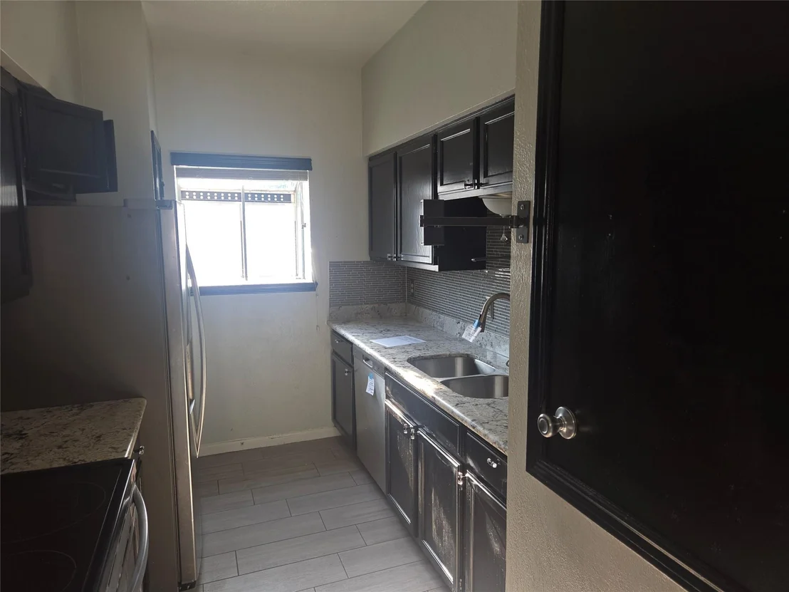 Photo of Unit 501 at 3780 Tanglewilde Street
