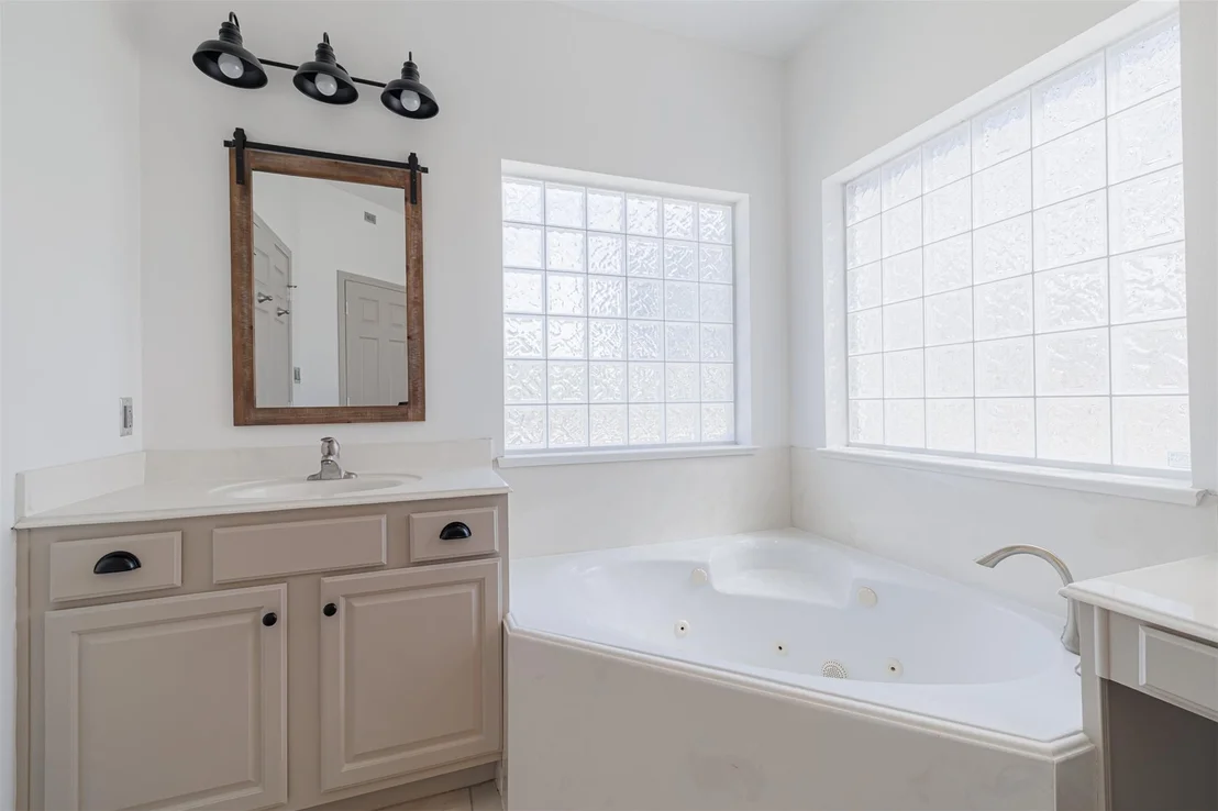 Photo of 1520 Lakefield Drive