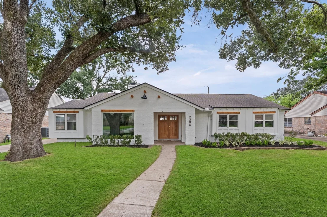Photo of 2306 Eaglerock Drive