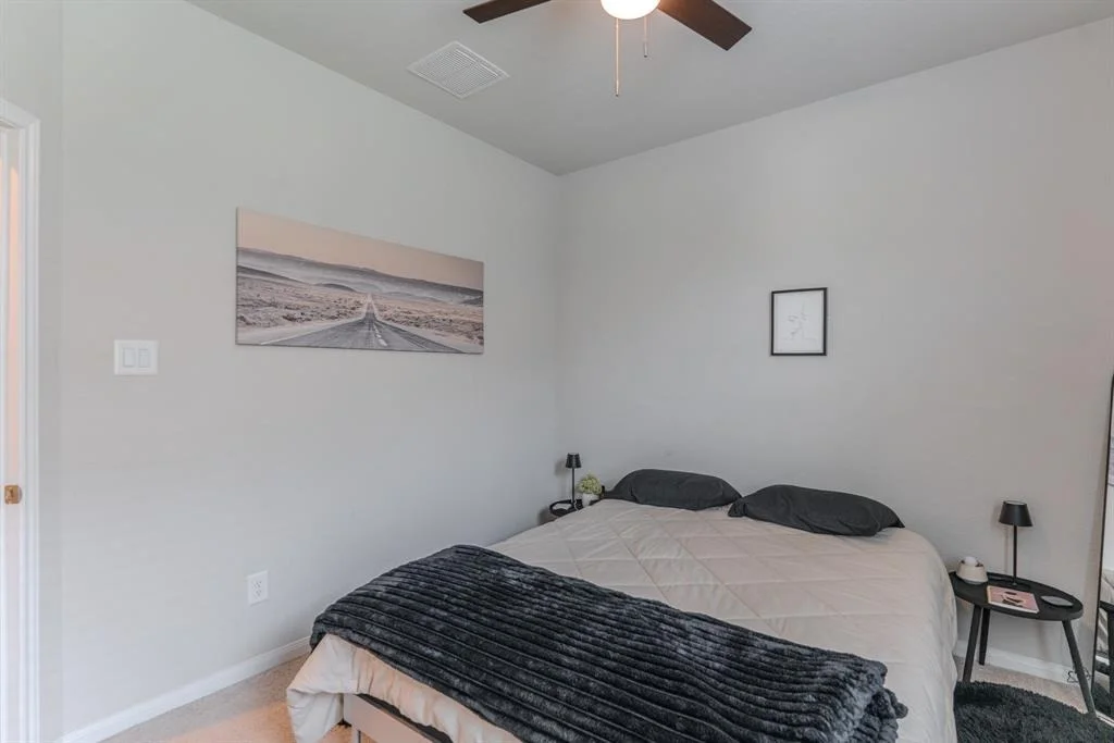 Photo of 17619 Harbourfront Road
