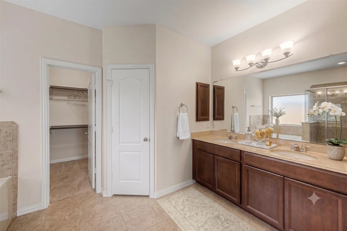 Photo of 2302 Blue Jay Lane